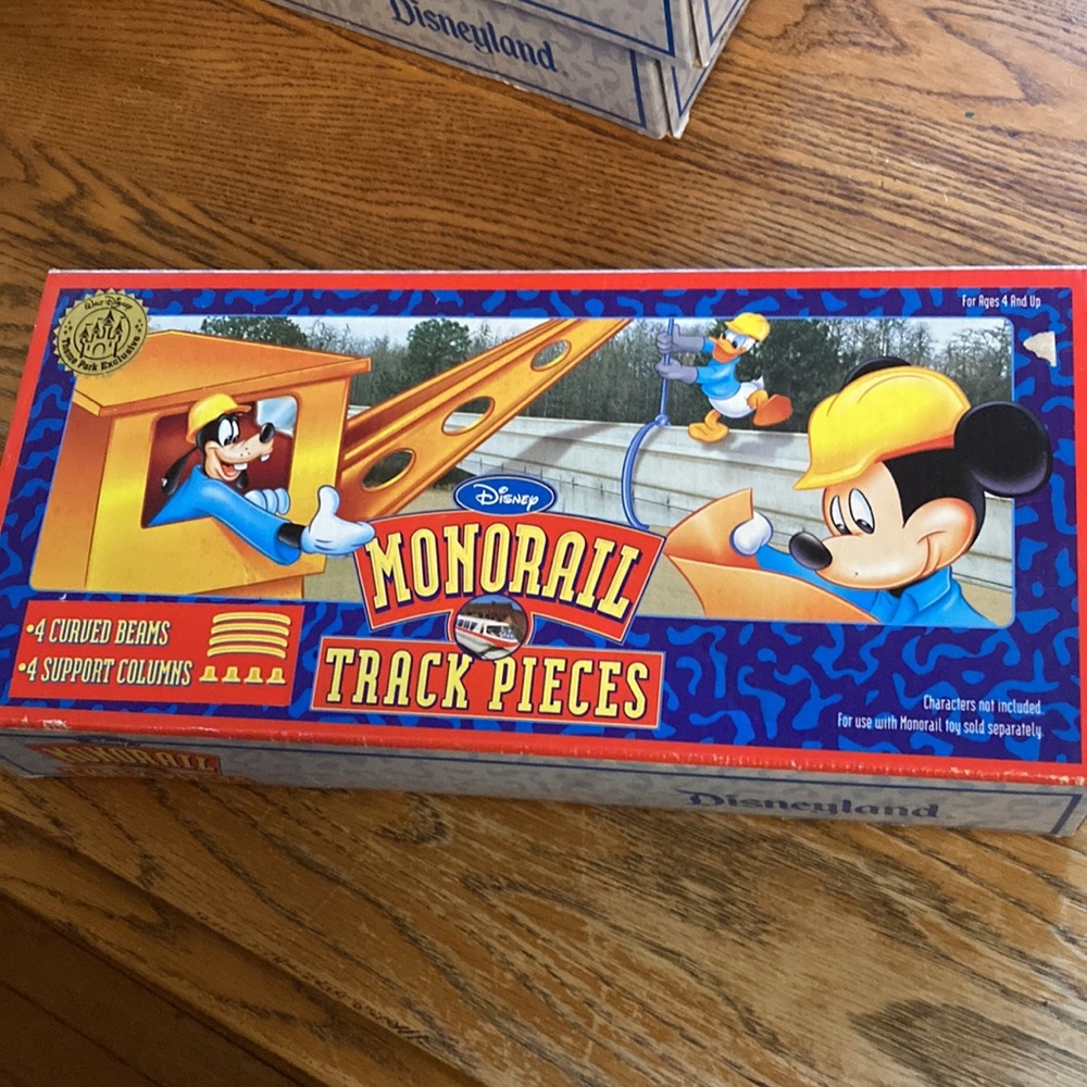 1999 Disney Monorail complete set with 3 boxes of extra track vintage collector